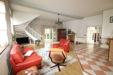 REUILLY,  commune à seulement 20' au sud de VIERZON, Maison Bourgeoise en très bon état de 200 m2