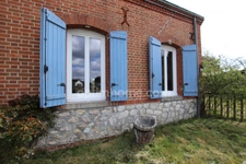 SOUESMES, Maison de campagne en briques de 50 m2, mitoyenne d'un côté,  avec grenier aménageable