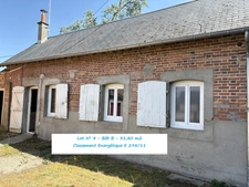 SOUESMES, Ensemble immobilier de 3 appartements/maison avec terrain constructible de 480 m2 en annexe