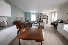 MAISON DE VILLE SANS TRAVAUX de 3 chambres plus bureau à 10' de la gare SNCF 