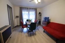 Proche Loire F1 Bis de 34 m2 avec balcon, parking, cave en excellent état