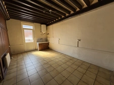SOUESMES, Ensemble immobilier de 3 appartements/maison avec terrain constructible de 480 m2 en annexe