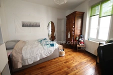 MAISON DE VILLE SANS TRAVAUX de 3 chambres plus bureau à 10' de la gare SNCF 