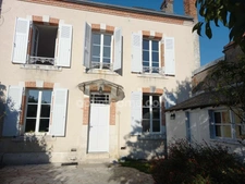 MAISON DE VILLE SANS TRAVAUX proche Orléans Madeleine de 135 m2 avec stationnement