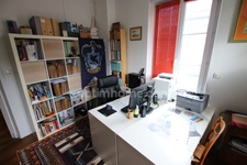 MAISON DE VILLE SANS TRAVAUX de 3 chambres plus bureau à 10' de la gare SNCF 