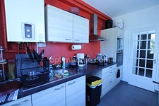 FLEURY LES AUBRAIS, 15' à pied de la gare SNCF, MAISON EN EXCELLENT ETAT de 2 chambres avec jardin  