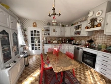 LA GACILLY Maison familiale sur sous-sol complet de 5 chambres en excellent état VENDUE en VIAGER occupé