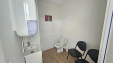 Immeuble à découper en 3 lots ou 5   - RDC : local bureaux loué - 1er : un T3 ou 2 T2 - 2ème : un T3 ou 2 T1 