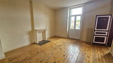Immeuble à découper en 3 lots ou 5   - RDC : local bureaux loué - 1er : un T3 ou 2 T2 - 2ème : un T3 ou 2 T1 