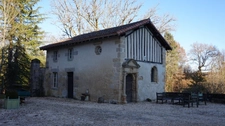 AUX PORTES DE LIMOGES - SUPERBE PROPRIETE DE 11.5HA AVEC SON CHÂTEAU DE STYLE RENAISSANCE - BEAU POTENTIEL 