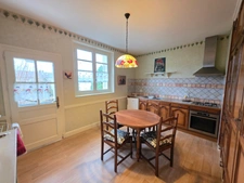 EXCLUSIVITE SECTEUR RUCHOUX BELLE MAISON ANNEE 50 SUR SOUS SOL COMPLET AVEC GARAGE ET PETIT JARDIN 