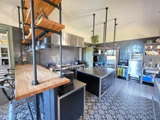 GROS POTENTIEL POUR CETTE TRES BELLE PROPRIETE DE 19HA AVEC CHATEAU ET BATIMENT DE + DE 1200 M²