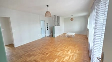 COUP DE COEUR POUR CET APPARTEMENT DE TYPE 4 ENTIEREMENT RENOVE AVEC ASCENSEUR GARAGE BALCON CAVE ET CELLIER