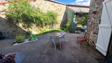 SUPERBE MAISON EN PIERRE AVEC PISCINE ET JARDIN BUCOLIQUE - UN VRAI COUP DE COEUR - 