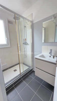 COUP DE COEUR POUR CET APPARTEMENT DE TYPE 4 ENTIEREMENT RENOVE AVEC ASCENSEUR GARAGE BALCON CAVE ET CELLIER