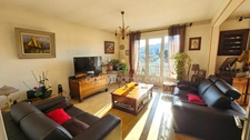 OUEST LIMOGES BEL APPARTEMENT DE TYPE 4 AU DERNIER ETAGE AVEC ASCENSEUR CAVE ET GARAGE 