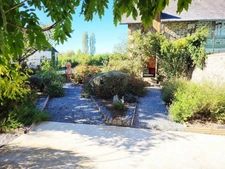  COUP DE COEUR POUR CETTE BELLE MAISON DE CARACTERE AVEC JOLI JARDIN ET PISCINE