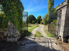 A 15 MN DE SAINT LEONARD DE NOBLAT SUPERBE MAISON DE MAITRE RENOVEE SUR MAGNIFIQUE PARC ARBORE DE 6 HA 