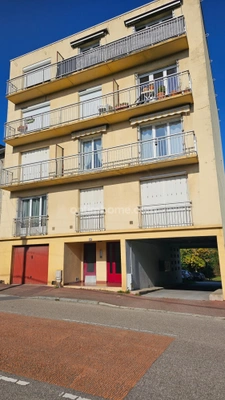 OUEST LIMOGES BEL APPARTEMENT DE TYPE 4 AU DERNIER ETAGE AVEC ASCENSEUR CAVE ET GARAGE 