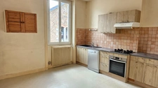 Immeuble à découper en 3 lots ou 5   - RDC : local bureaux loué - 1er : un T3 ou 2 T2 - 2ème : un T3 ou 2 T1 
