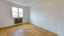 APPARTEMENT DE TYPE 3 DE 79 M² RENOVE AVEC GOUT AU 6 EME ETAGE ET AVEC ASCENSEUR - 