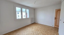 A 2 PAS DU CENTRE VILLE JOLI APPARTEMENT TRAVERSANT DE TYPE 4 LUMINEUX ET AVEC BEAU POTENTIEL 
