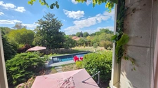 SUPERBE MAISON EN PIERRE AVEC PISCINE ET JARDIN BUCOLIQUE - UN VRAI COUP DE COEUR - 