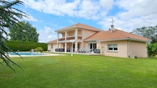 ISLE PROCHE CHU EMAILLEURS - SUPERBE VILLA EN PARTIE PLAIN PIED AVEC PISCINE ET SPA SUR MAGNIFIQUE TERRAIN ARBORE