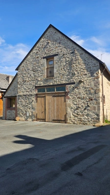 DUN LE PALESTEL SUPERBE GRANGE RENOVEE AVEC GOUT A USAGE D'HABITATION ET DE GARAGE 