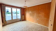A 2 PAS DU CENTRE VILLE JOLI APPARTEMENT TRAVERSANT DE TYPE 4 LUMINEUX ET AVEC BEAU POTENTIEL 