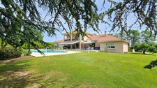 ISLE PROCHE CHU EMAILLEURS - SUPERBE VILLA EN PARTIE PLAIN PIED AVEC PISCINE ET SPA SUR MAGNIFIQUE TERRAIN ARBORE