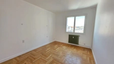 APPARTEMENT DE TYPE 3 DE 79 M² RENOVE AVEC GOUT AU 6 EME ETAGE ET AVEC ASCENSEUR - 