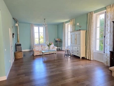GROS POTENTIEL POUR CETTE TRES BELLE PROPRIETE DE 19HA AVEC CHATEAU ET BATIMENT DE + DE 1200 M²