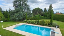 ISLE PROCHE CHU EMAILLEURS - SUPERBE VILLA EN PARTIE PLAIN PIED AVEC PISCINE ET SPA SUR MAGNIFIQUE TERRAIN ARBORE