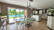 ISLE PROCHE CHU EMAILLEURS - SUPERBE VILLA EN PARTIE PLAIN PIED AVEC PISCINE ET SPA SUR MAGNIFIQUE TERRAIN ARBORE