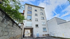 A 2 PAS DU CENTRE VILLE JOLI APPARTEMENT TRAVERSANT DE TYPE 4 LUMINEUX ET AVEC BEAU POTENTIEL 