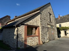 DUN LE PALESTEL SUPERBE GRANGE RENOVEE AVEC GOUT A USAGE D'HABITATION ET DE GARAGE 