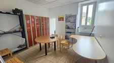 Immeuble à découper en 3 lots ou 5   - RDC : local bureaux loué - 1er : un T3 ou 2 T2 - 2ème : un T3 ou 2 T1 