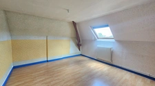 Immeuble à découper en 3 lots ou 5   - RDC : local bureaux loué - 1er : un T3 ou 2 T2 - 2ème : un T3 ou 2 T1 