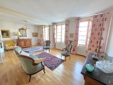 EXCLUSIVITE SECTEUR RUCHOUX BELLE MAISON ANNEE 50 SUR SOUS SOL COMPLET AVEC GARAGE ET PETIT JARDIN 