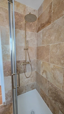 APPARTEMENT DE TYPE 3 DE 79 M² RENOVE AVEC GOUT AU 6 EME ETAGE ET AVEC ASCENSEUR - 