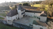 AUX PORTES DE LIMOGES - SUPERBE PROPRIETE DE 11.5HA AVEC SON CHÂTEAU DE STYLE RENAISSANCE - BEAU POTENTIEL 
