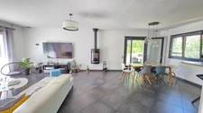 AUX PORTES DE LIMOGES OUEST SUPERBE MAISON ENTIEREMENT RENOVEE AVEC PISCINE ET POOL HOUSE 