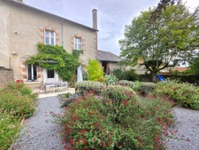  COUP DE COEUR POUR CETTE BELLE MAISON DE CARACTERE AVEC JOLI JARDIN ET PISCINE