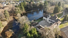 AUX PORTES DE LIMOGES - SUPERBE PROPRIETE DE 11.5HA AVEC SON CHÂTEAU DE STYLE RENAISSANCE - BEAU POTENTIEL 