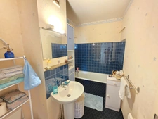 PROCHE PLACE DENIS DUSSOUBS BEL APPARTEMENT DE TYPE 2 AVEC ASCENSEUR PARKING ET CAVE 