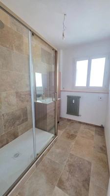 APPARTEMENT DE TYPE 3 DE 79 M² RENOVE AVEC GOUT AU 6 EME ETAGE ET AVEC ASCENSEUR - 