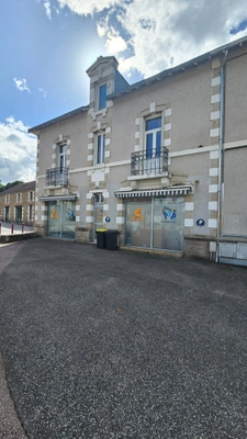 Immeuble à découper en 3 lots ou 5   - RDC : local bureaux loué - 1er : un T3 ou 2 T2 - 2ème : un T3 ou 2 T1 