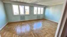 EN EXCUSIVITE : Hyper centre Appartement de type 5 au 6eme étage avec ascenseur , cave et grand balcon 