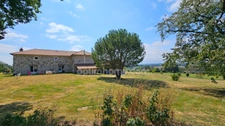 20 MN DE LIMOGES SUD OUEST TRES BELLE PROPRIETE SUR 4,6 HA DE TERRE DANS UN ECRIN DE VERDURE